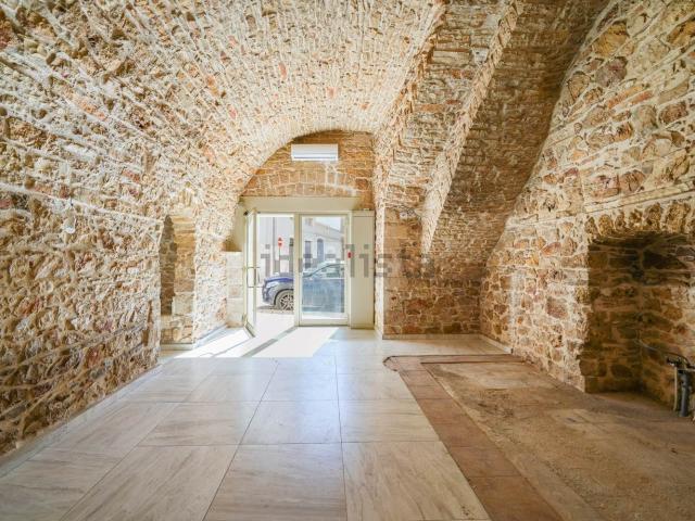 Locale in vendita di 60 m² in Piazza Dante Alighieri, 8