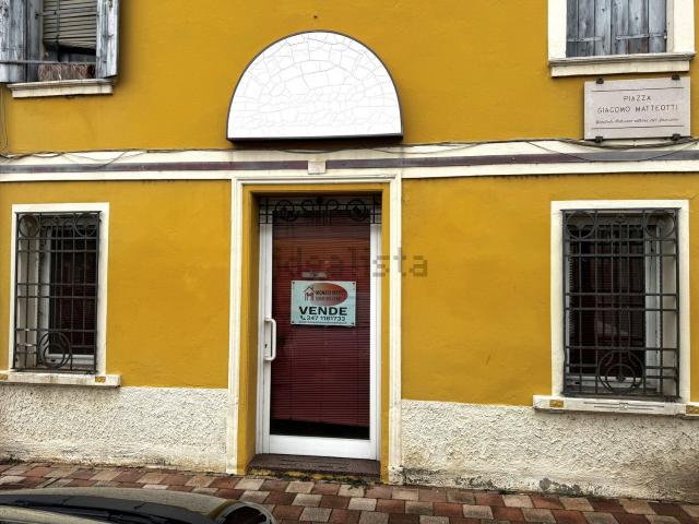Locale in vendita di 60 m² in Piazza Giacomo Matteotti, 20