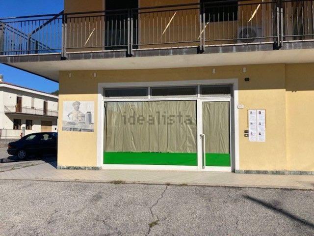 Locale in vendita di 60 m² in Via 4 Martiri, 13