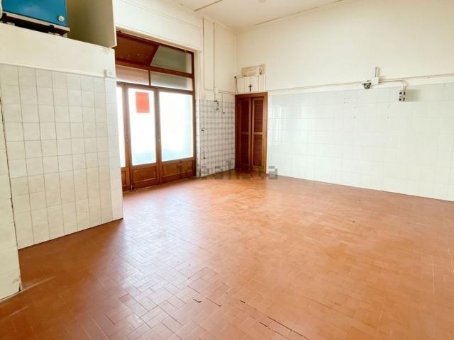 Locale in vendita di 60 m² in Via Tarragona, 47
