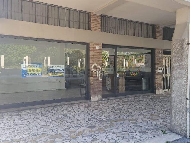 Locale in vendita di 60 m² in Via Tommaso Gulli, 209
