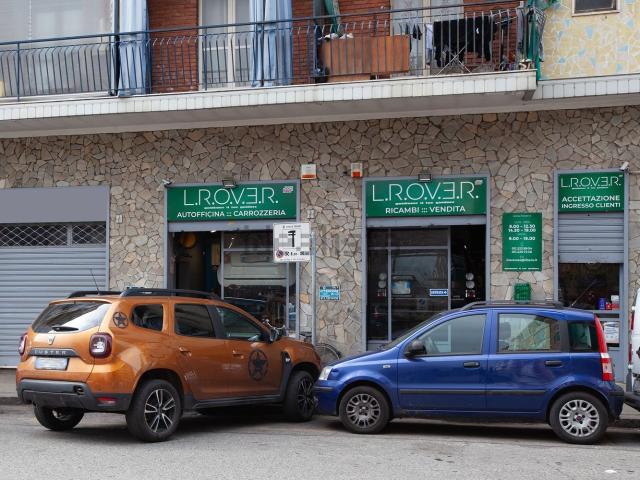 Locale in vendita di 60 m² in Via Umberto Giordano, 3