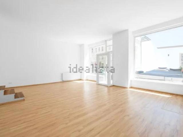 Locale in vendita di 60 m² in Via Venezia, 12