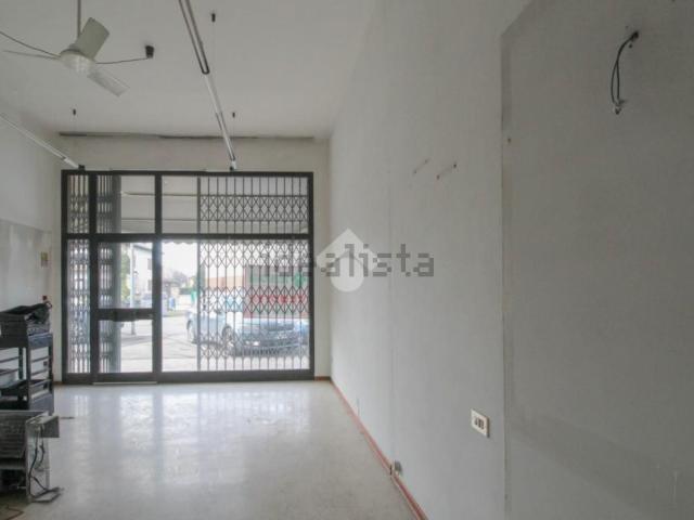 Locale in vendita di 60 m² in Via Achille Grandi, 154