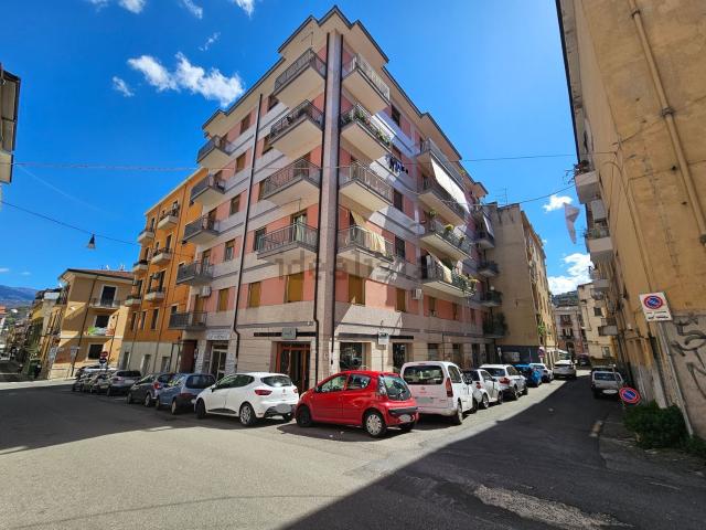 Locale in vendita di 60 m² in Via Adige, 31