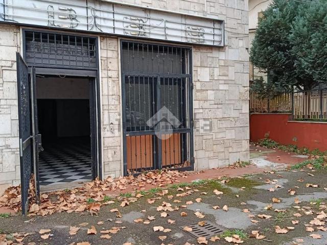 Locale in vendita di 60 m² in Via Alcide de Gasperi
