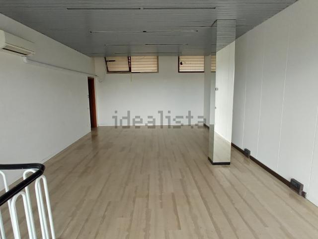Locale in vendita di 60 m² in Via Alessandro Manzoni