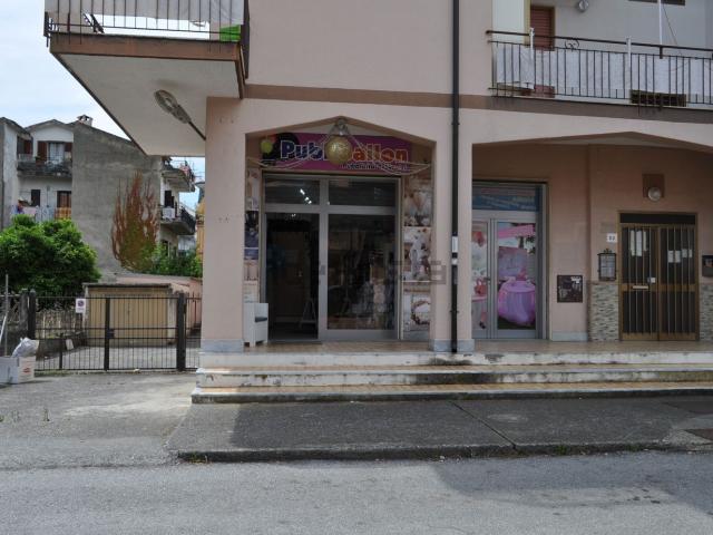 Locale in vendita di 60 m² in Via Alfonso Rendano, 64