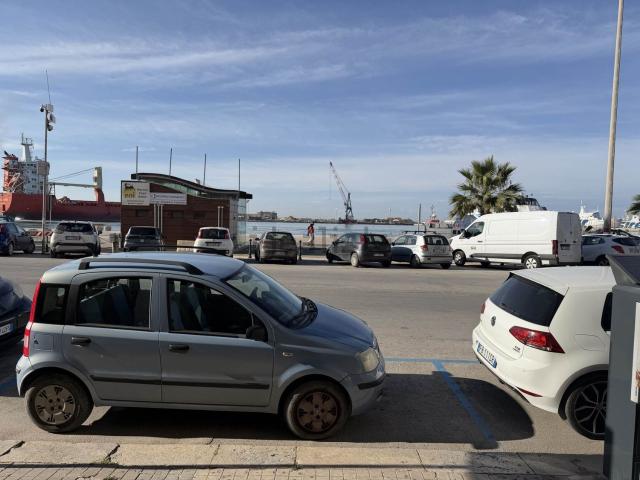Locale in vendita di 60 m² in Via Ammiraglio Staiti, 75