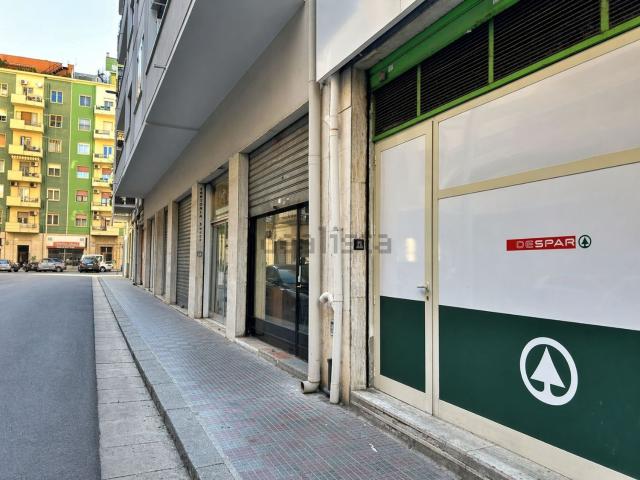 Locale in vendita di 60 m² in Via Arcangelo Corelli, 22