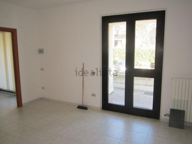 Locale in vendita di 60 m² in Via Campania, 15