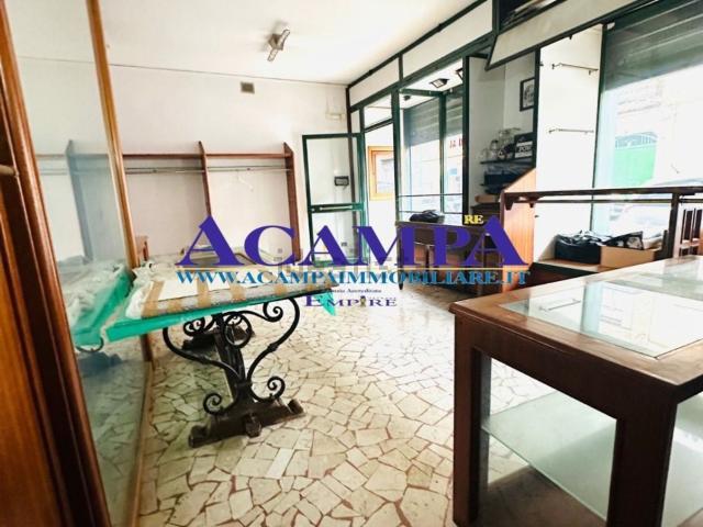 Locale in vendita di 60 m² in Via Cardinale Filomarino, 70