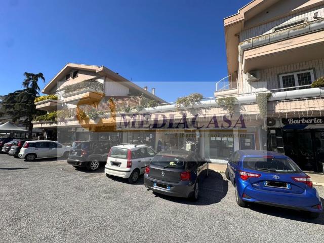Locale in vendita di 60 m² in Via Cassia, 1821