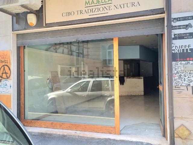 Locale in vendita di 60 m² in Via Cecco Angiolieri, 32