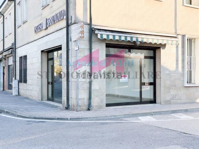 Locale in vendita di 60 m² in Via Cesare Battisti, 70