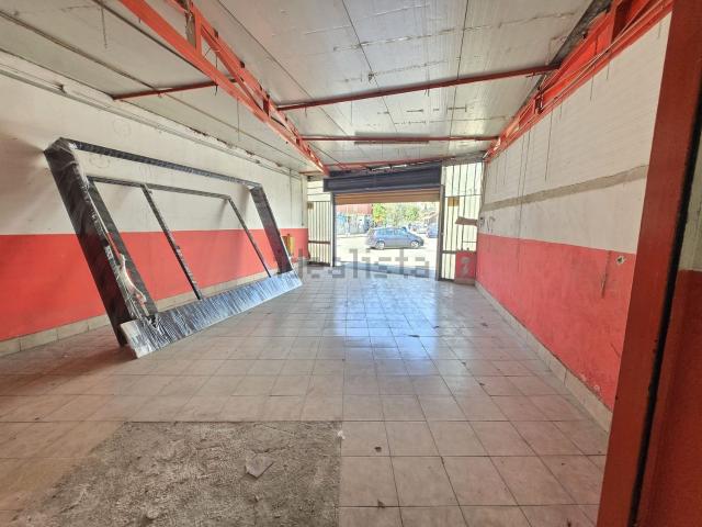 Locale in vendita di 60 m² in Via Cinquevie