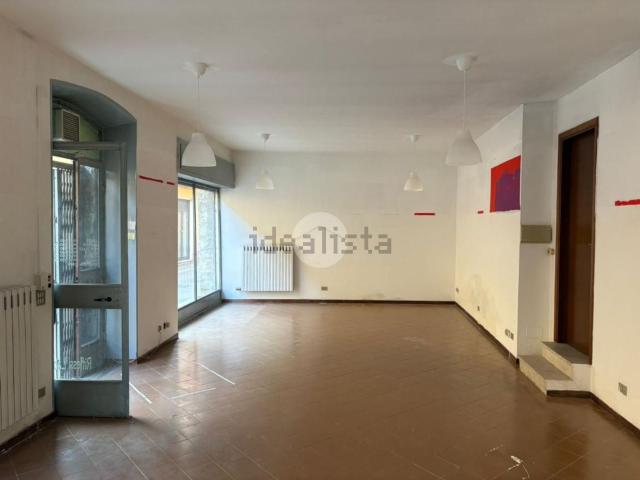 Locale in vendita di 60 m² in Via Cialdini