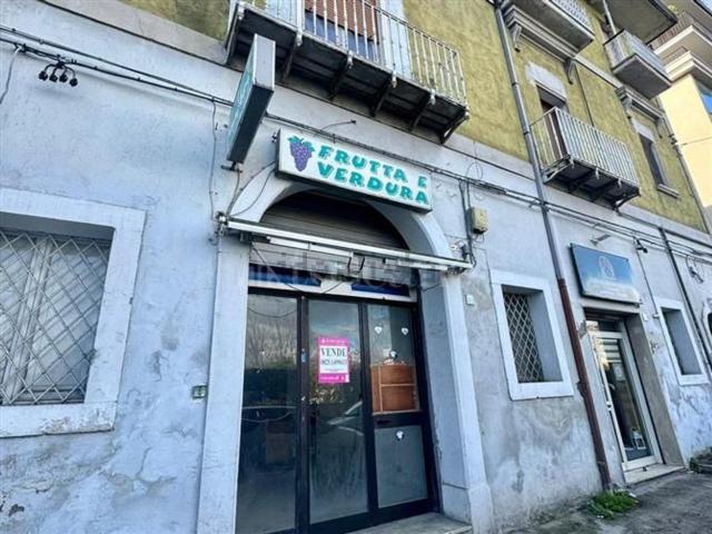 Locale in vendita di 60 m² in Via dei Due Principati