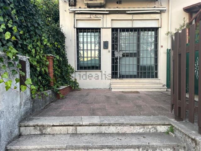 Locale in vendita di 60 m² in Via di Casa Romana