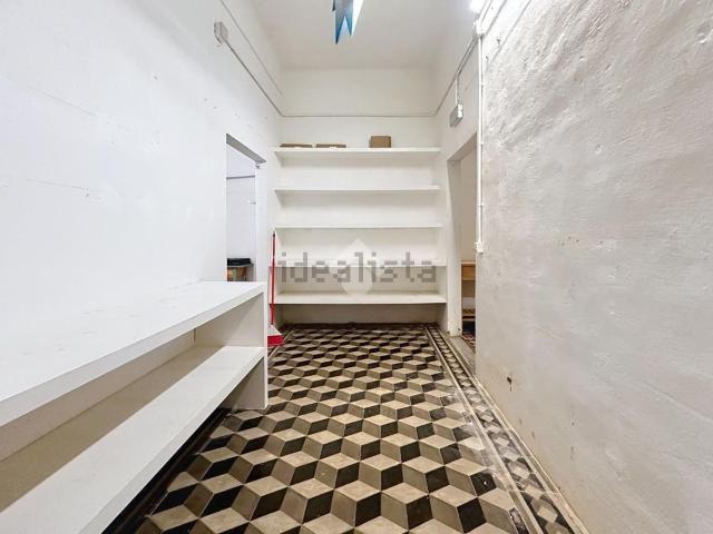 Locale in vendita di 60 m² in Via Enrico Mayer, 31