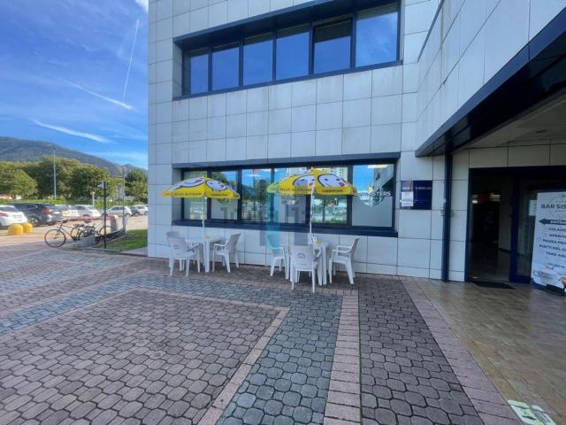 Locale in vendita di 60 m² in Via Enzo Ferrari, 4