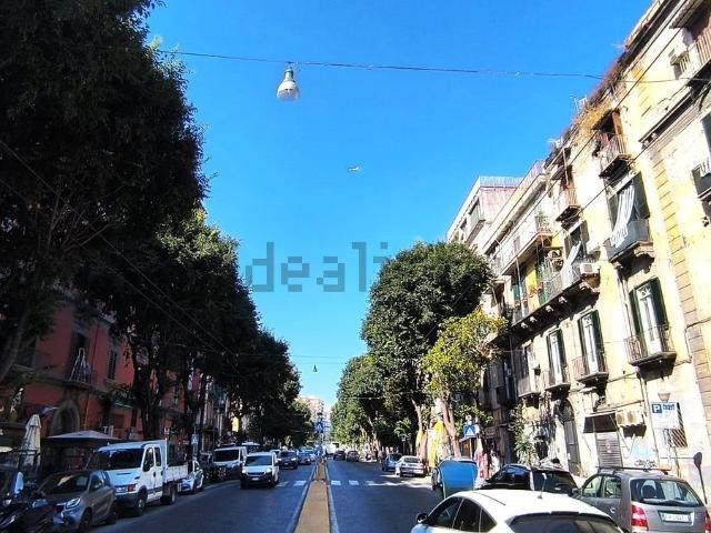 Locale in vendita di 60 m² in Via Foria