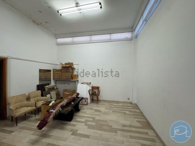 Locale in vendita di 60 m² in Via Fratelli Bandiera, 65