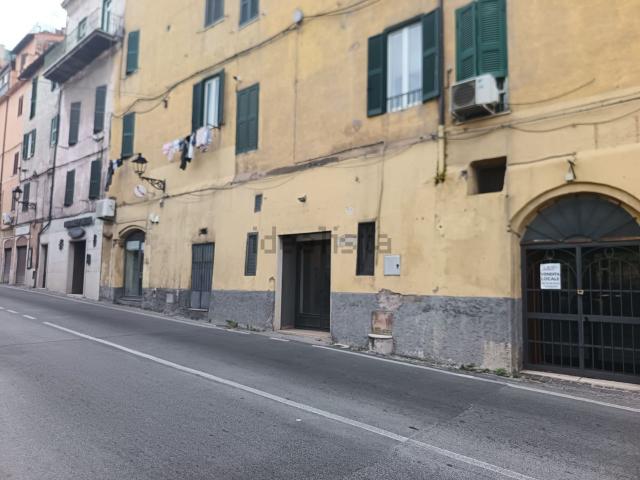 Locale in vendita di 60 m² in Via Garibaldi, 25
