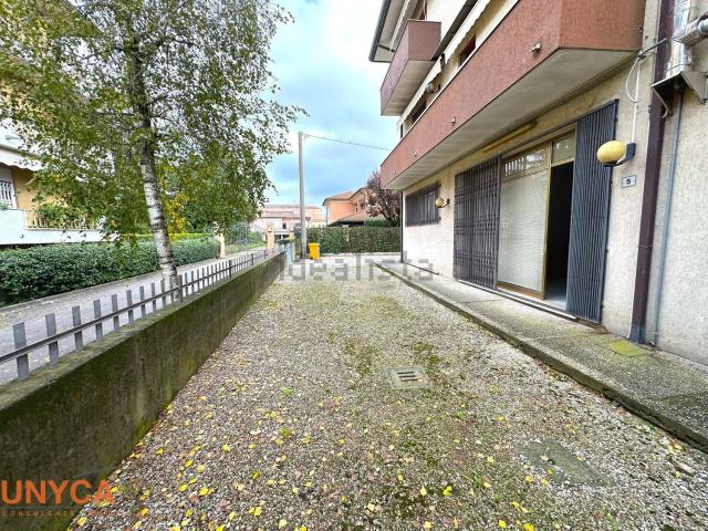 Locale in vendita di 60 m² in Via G. Verdi