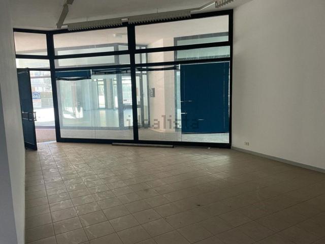 Locale in vendita di 60 m² in Via Generale dalla Chiesa, 33