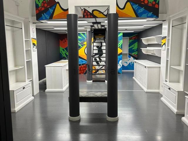 Locale in vendita di 60 m² in Via Ginnasio, 32