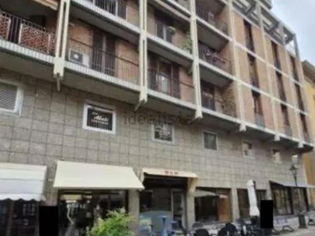 Locale in vendita di 60 m² in Via Giosuè Carducci, 15