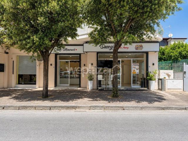 Locale in vendita di 60 m² in Via Giacomo Matteotti, 38