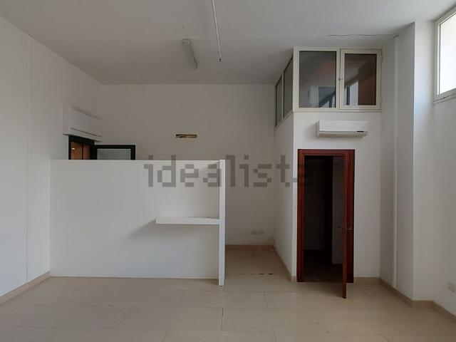 Locale in vendita di 60 m² in Via Kennedy, 2