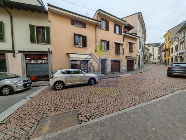 Locale in vendita di 60 m² in Via Lodino