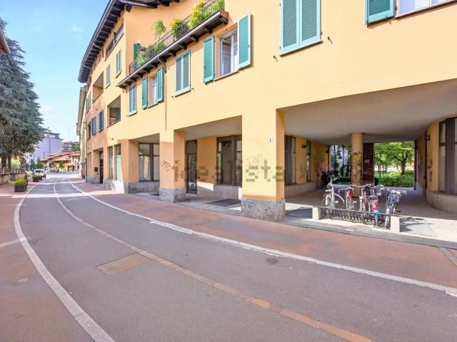 Locale in vendita di 60 m² in Via Madonnina, 1