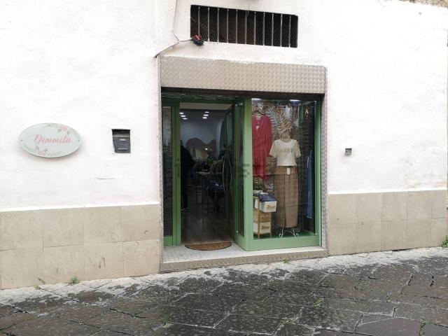 Locale in vendita di 60 m² in Via Montano