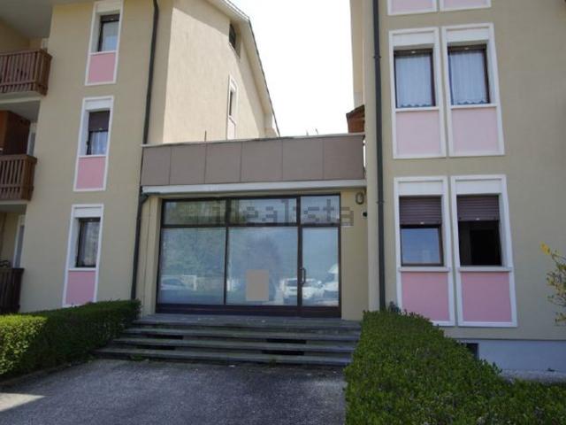 Locale in vendita di 60 m² in Via Monte Grappa, 15