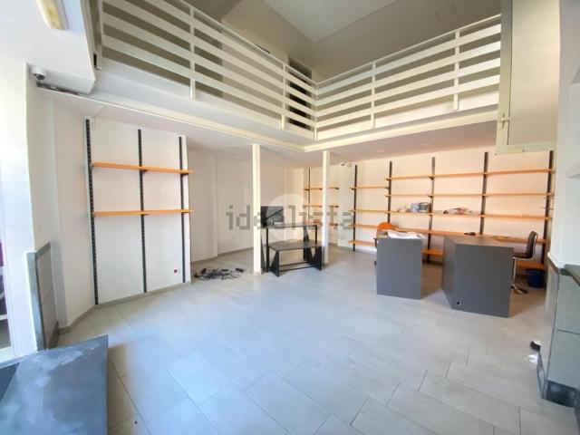 Locale in vendita di 60 m² in Via Nuova Poggioreale, 157