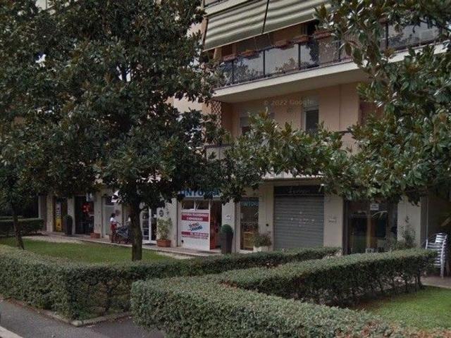 Locale in vendita di 60 m² in Via Osnago