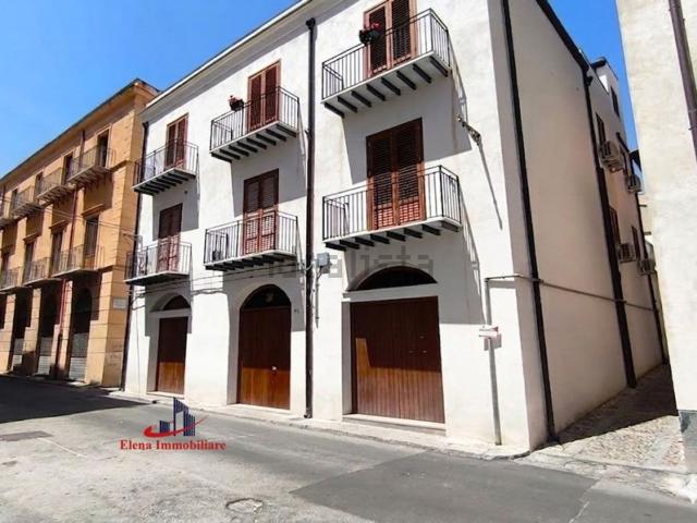 Locale in vendita di 65 m² in Via Porta di Castro