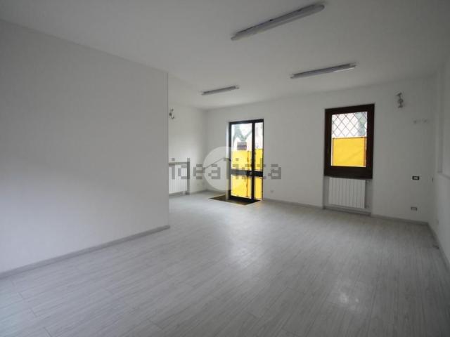 Locale in vendita di 60 m² in Via Roma, 1