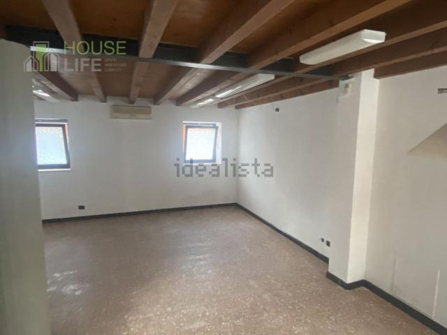 Locale in vendita di 60 m² in Via Romana Rompato