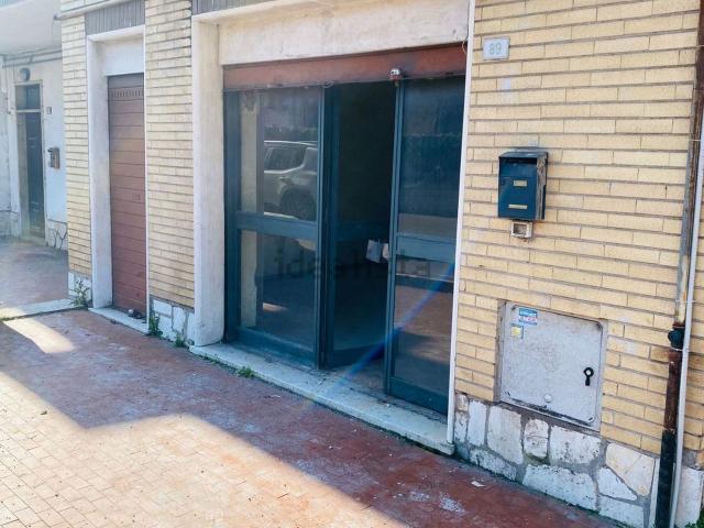 Locale in vendita di 60 m² in Via Rosolina, 89