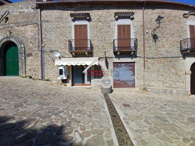 Locale in vendita di 60 m² in Via San Anna, 20