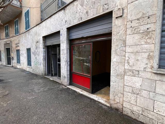 Locale in vendita di 60 m² in Via Sirte, 45