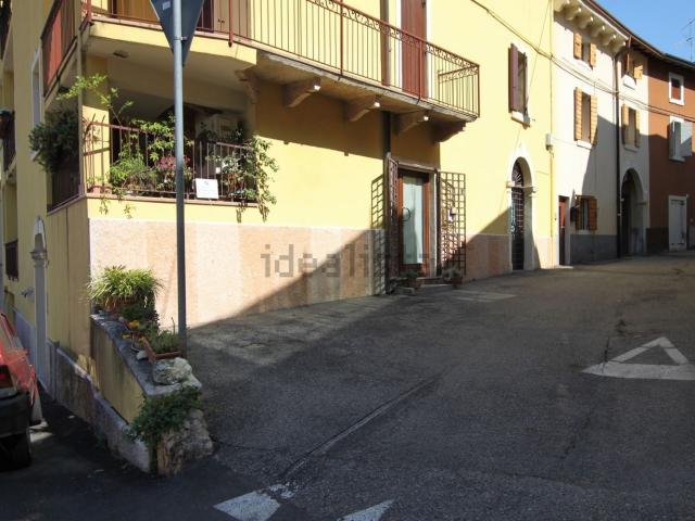 Locale in vendita di 60 m² in Via Sottocastello