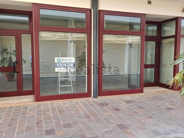 Locale in vendita di 60 m² in Via Stazione
