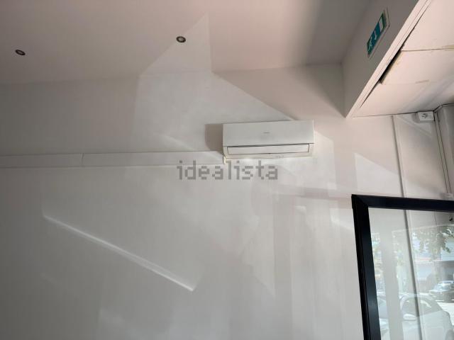 Locale in vendita di 60 m² in Viale Alcione, 23