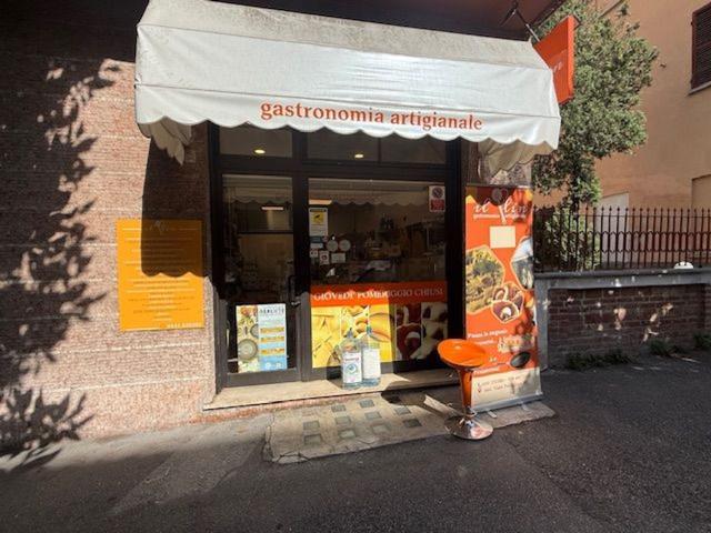 Locale in vendita di 60 m² in Viale dei Partigiani, 93